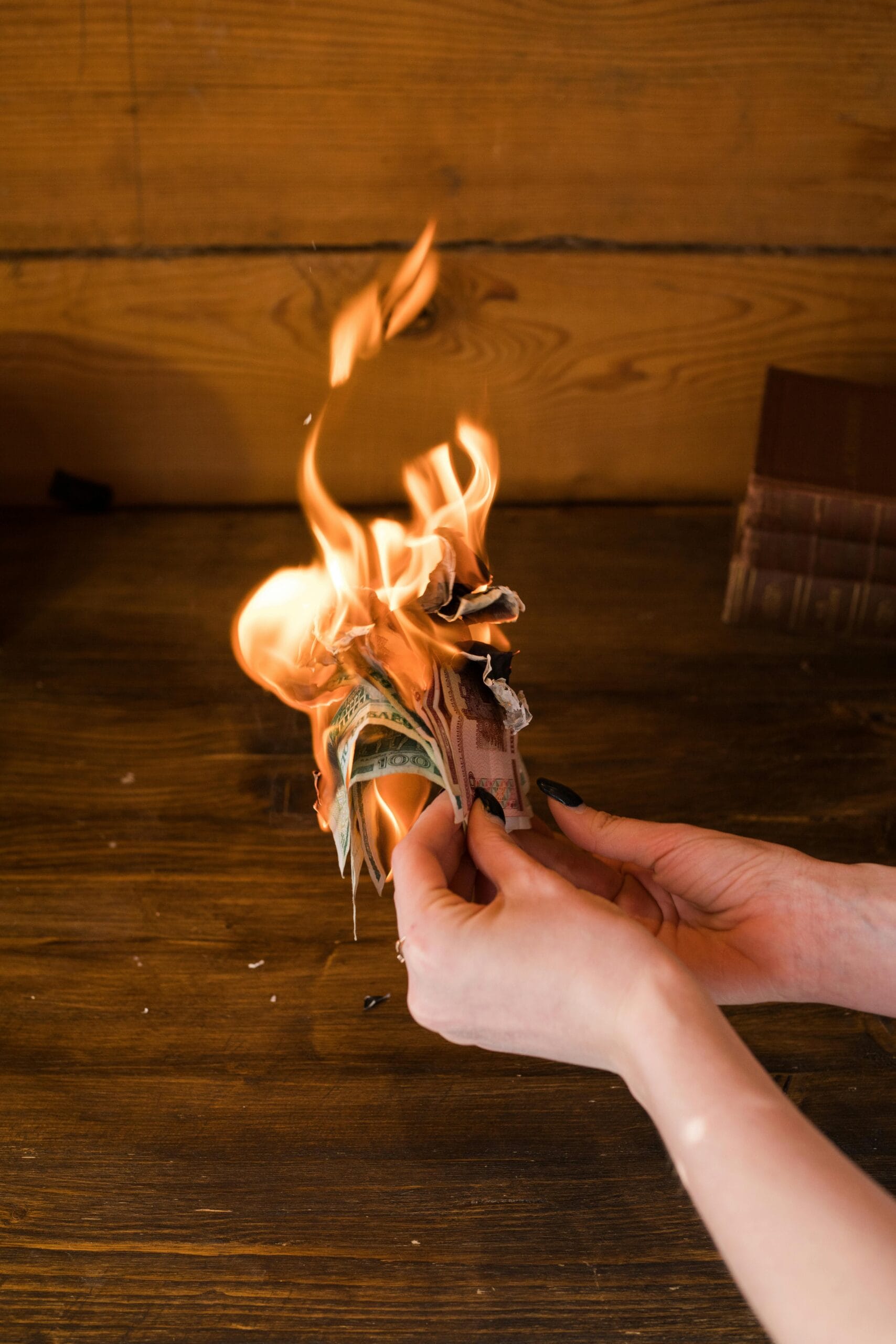 Queimando dinheiro
